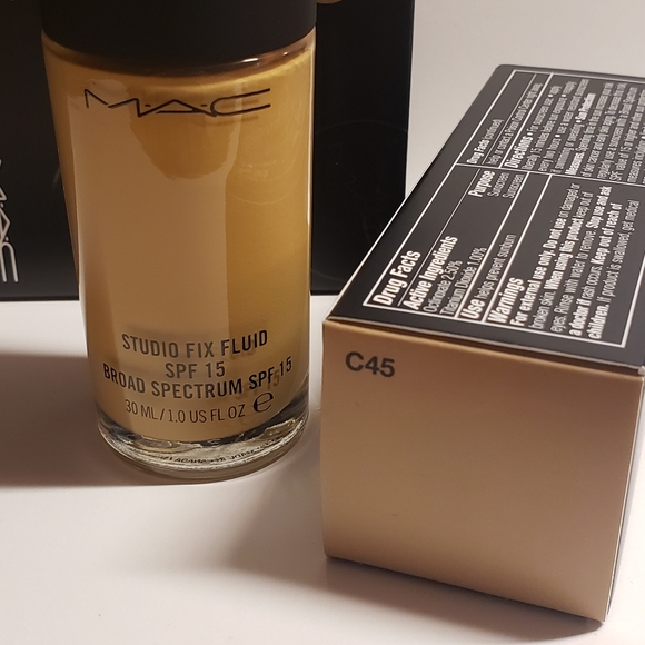 MAC Studio Fix Fluid SPF15 *C45* - Picture 4 of 4